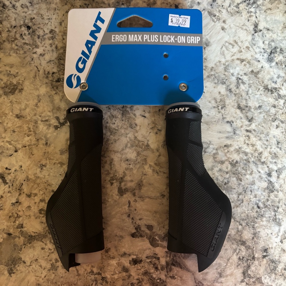 NWT Giant Ergo Max cycling handlebar grips